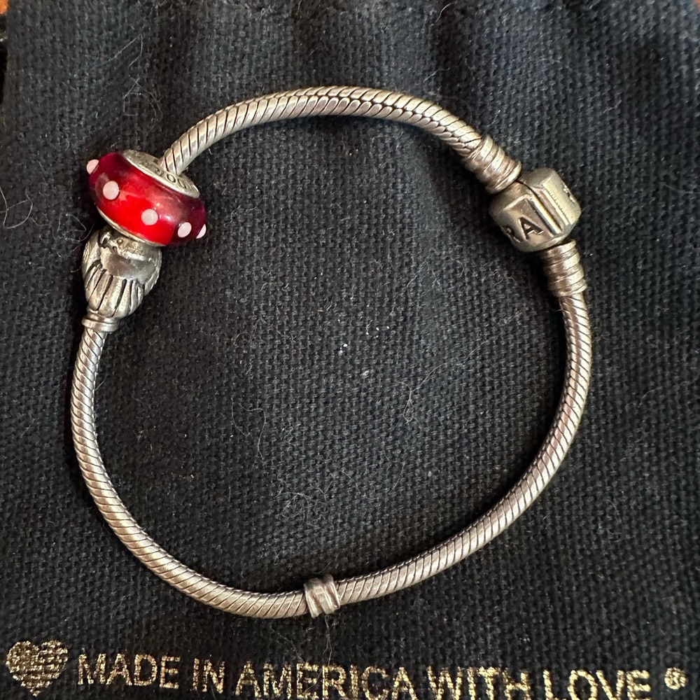 Pandora Moments Barrel Clasp Bracelet with 2 charms , 925 silver , kink in chain